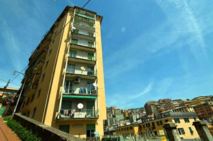Appartamento con 6 locali in vendita in Salita San Rocco, Genova