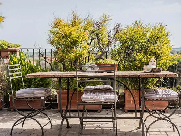 Appartamento con 5 locali in vendita in Via Cassia, Vetralla