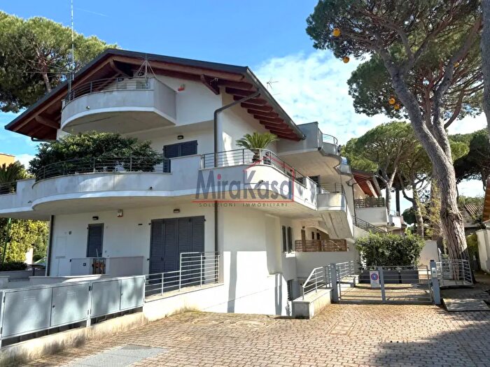 Appartamento quadrilocale in vendita in Viale Palermo a, Cervia