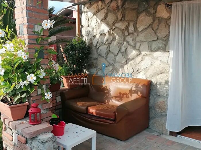 Casa quadrilocale in vendita in Via Frassina, Massa