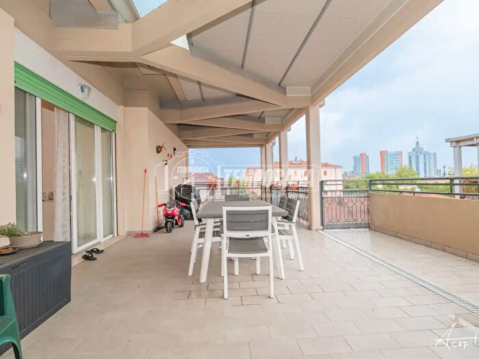 Appartamento quadrilocale in vendita in Via S G Bosco, Modena