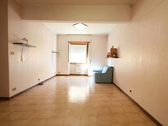 Appartamento trilocale in vendita in Via di Acqua Bullicante, Roma