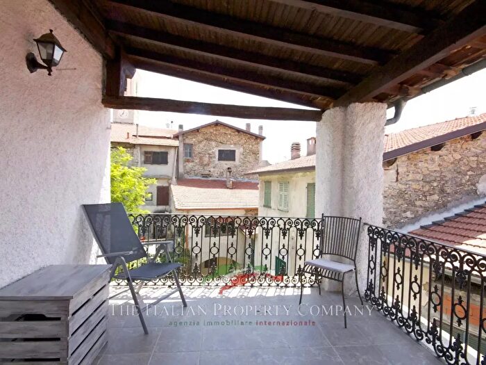 Appartamento trilocale in vendita in Via Roma, Triora