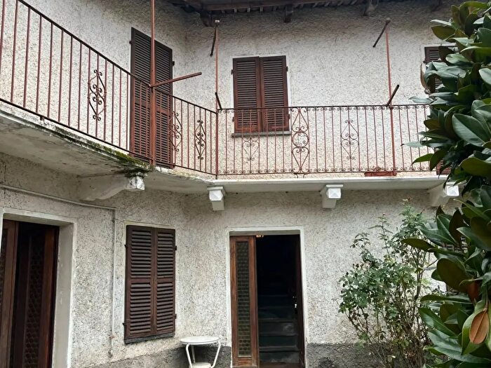 Casa con 8 locali in vendita in Via Garibaldi Angolo Vicolo dei Fiori, Rocca DArazzo