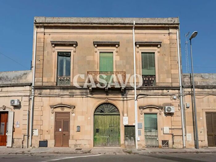Casa con 16 locali in vendita in Via Vittorio Veneto, Maglie