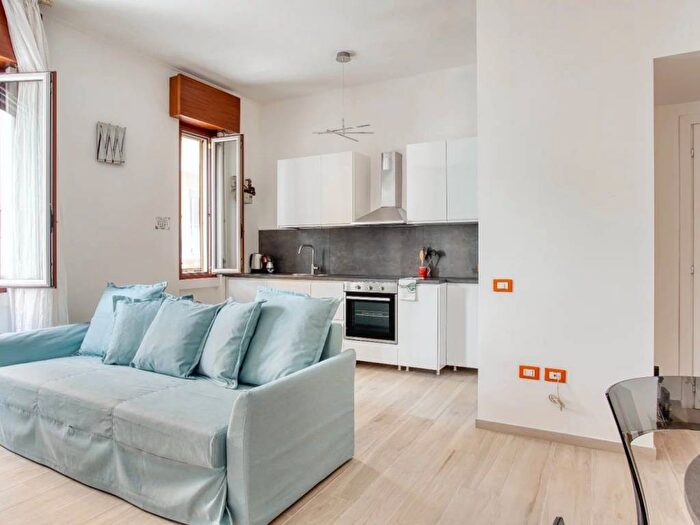 Appartamento bilocale in affitto in Alzaia Naviglio Pavese, Navigli Darsena, Milano