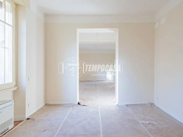 Appartamento con 5 locali in vendita in Viale Guido Maria Conforti, Parma