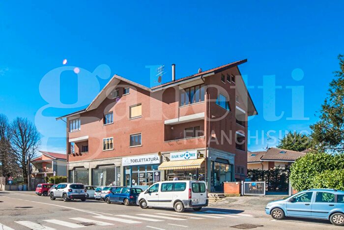 Appartamento trilocale in vendita in Via Stazione, Rosta