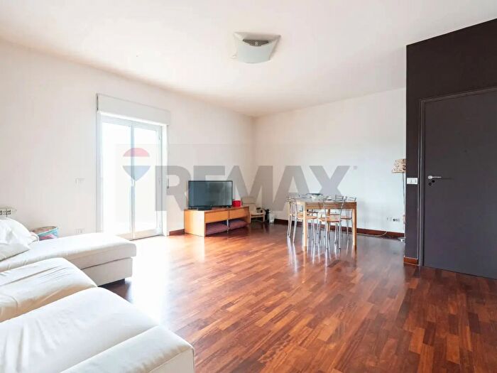 Appartamento trilocale in vendita in Via Santa Maria La Stella, Aci SantAntonio