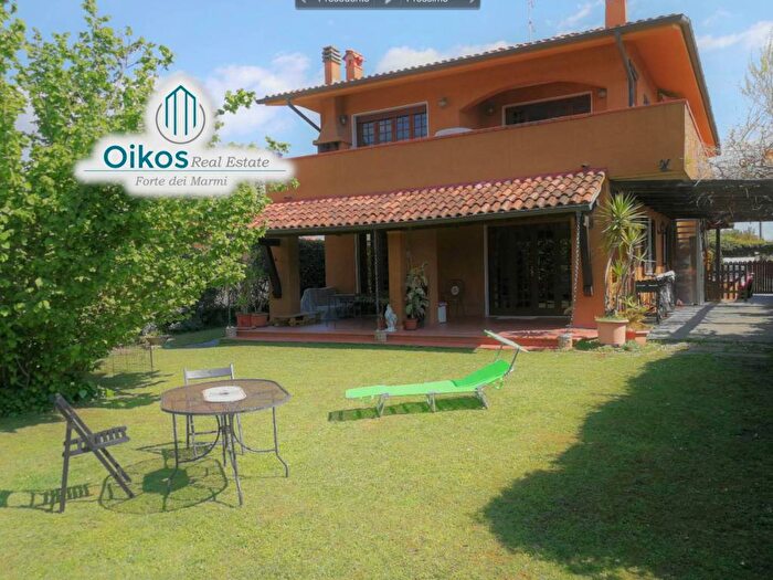 Casa con 6 locali in affitto in Via Fratelli Cervi, Centro, Forte dei Marmi