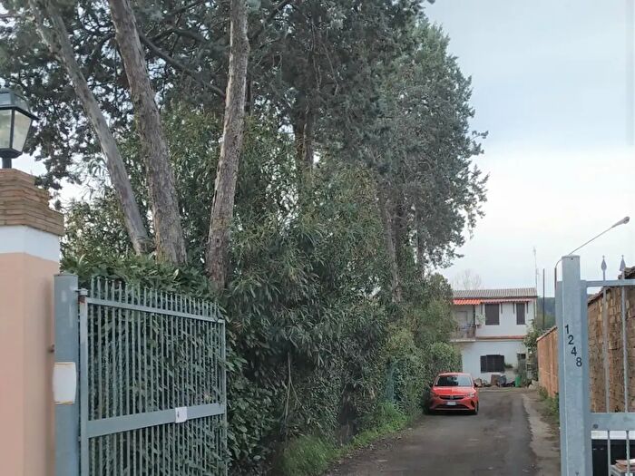 Casa trilocale in vendita in Via Appia Nuova, Roma