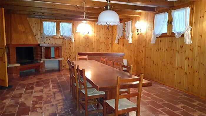 Casa con 7 locali in vendita in Cornuda Via XXX Aprile, Montebelluna