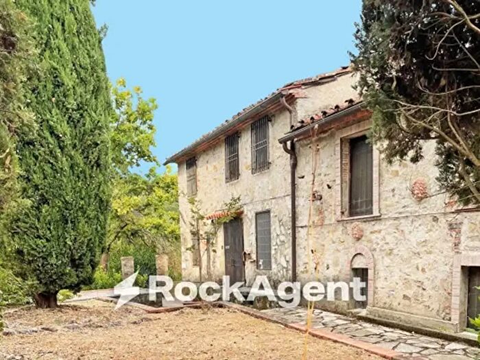 Casa con 6 locali in vendita in Via della Chiesa XXII, Lucca