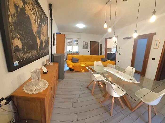 Casa quadrilocale in vendita in Viale Europa, Corte De' Frati