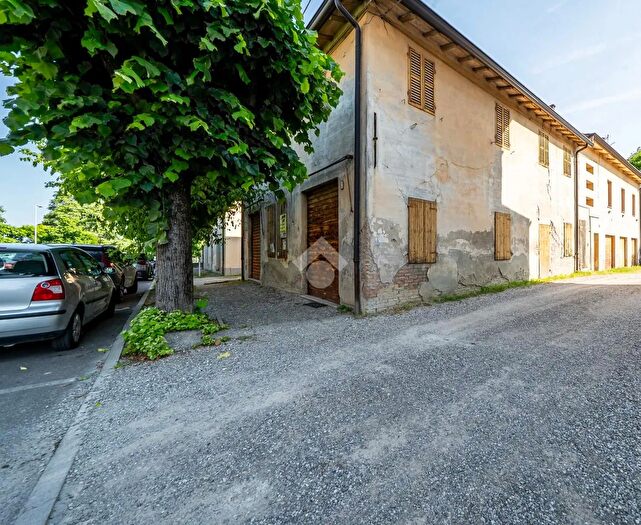 Casa con 10 locali in vendita in Via Crocioni, Albinea