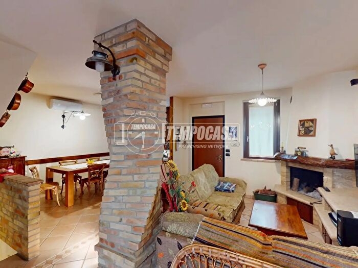 Casa con 5 locali in vendita in Via Otto Marzo, Montefano