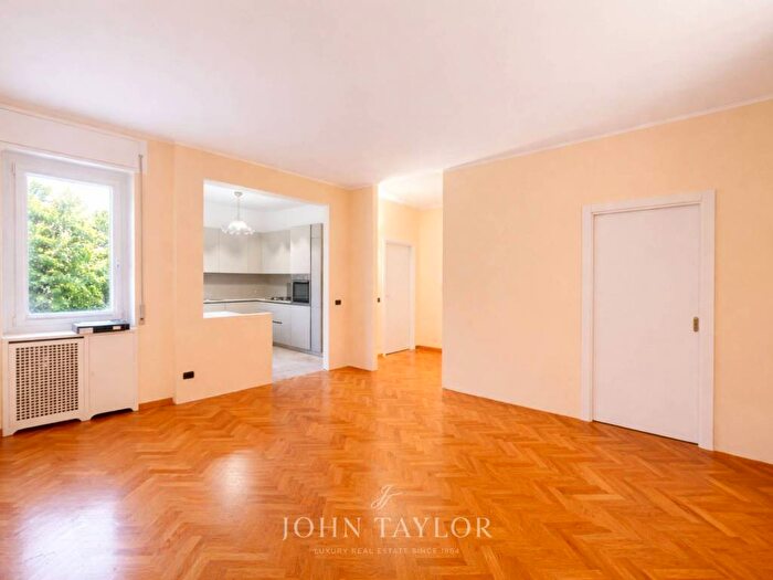 Appartamento con 5 locali in affitto in Via Monte Rosa, Monte Rosa Lotto, Milano