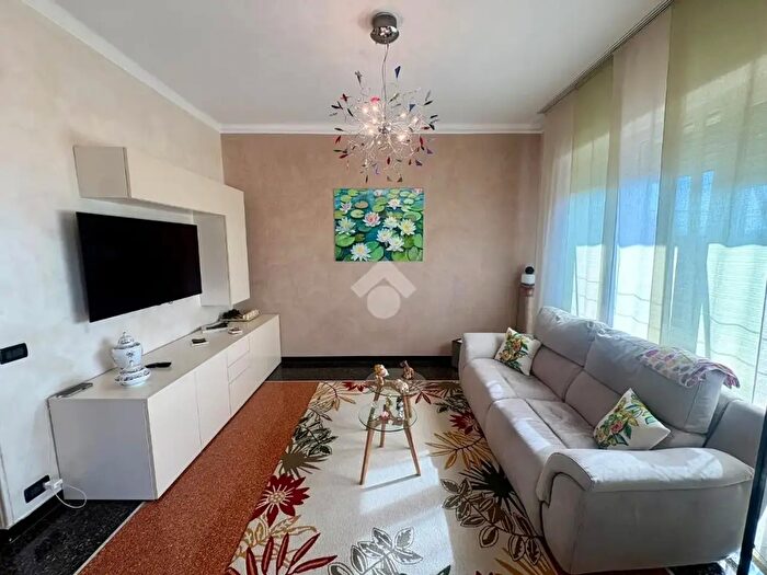 Appartamento con 6 locali in vendita in Via Tonale, Genova