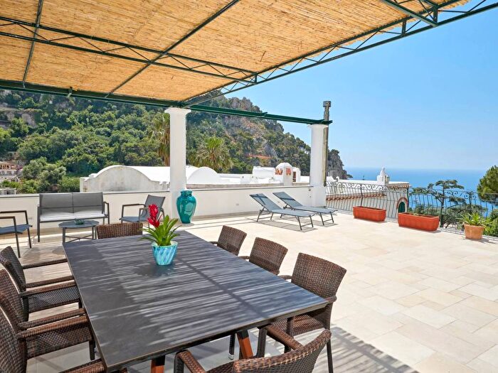 Casa trilocale in affitto in Via Piccola Marina, Centro, Capri