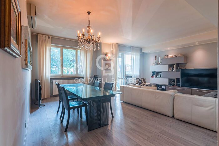 Appartamento con 5 locali in vendita in Viale Gran Sasso, Riccione