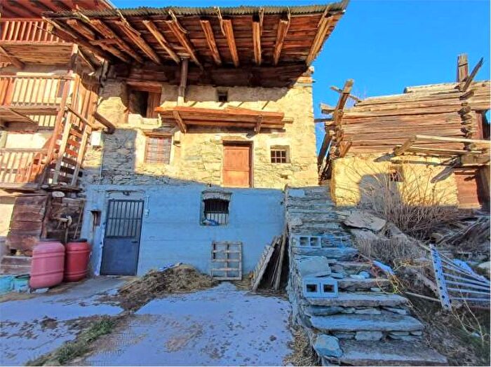 Casa quadrilocale in vendita in Frazione Arbaz, Challand Saint Anselme