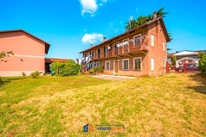 Casa quadrilocale in vendita in Borgata Brandini, La Morra