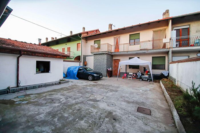 Casa quadrilocale in vendita in Via Oslavia, Caluso