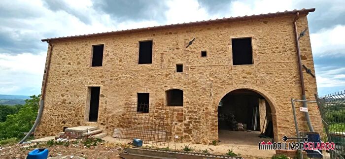 Casa con 5 locali in vendita in Poggibonsi