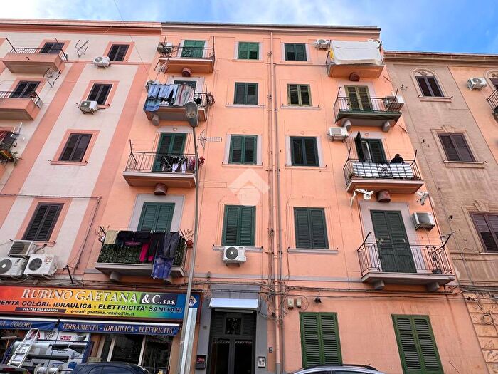 Appartamento trilocale in vendita in Via Silvio Pellico, Palermo