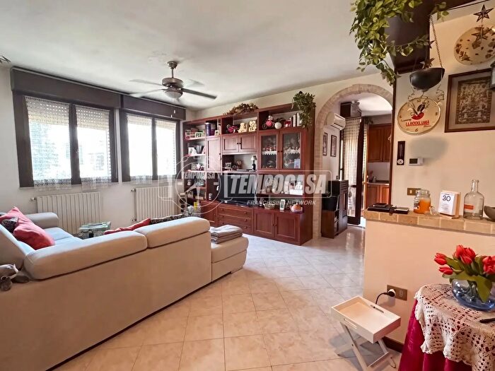 Appartamento con 5 locali in vendita in Via Galvani, Cento