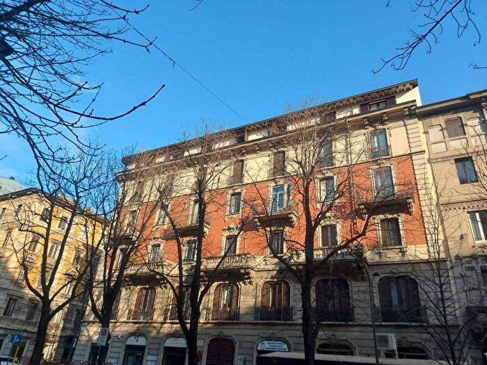 Appartamento trilocale in affitto in via Lazzaro Papi, Porta Romana Medaglie dOro, Milano