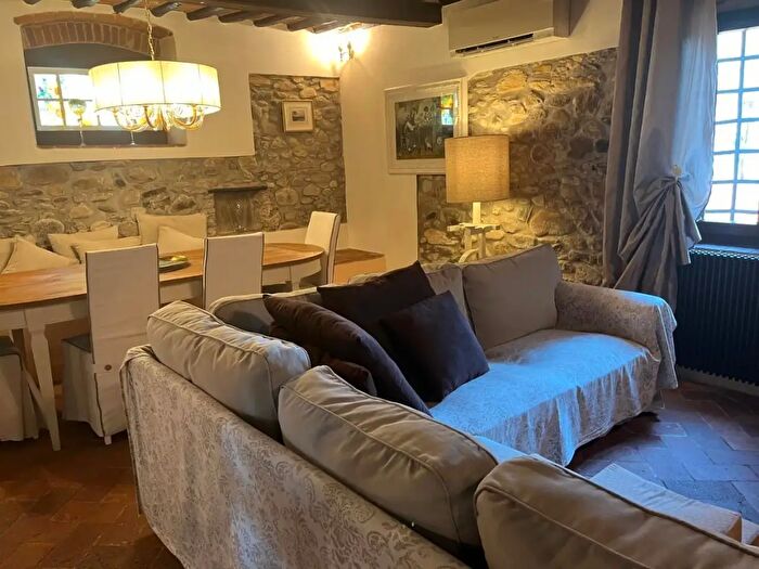 Casa con 8 locali in vendita in Capannori