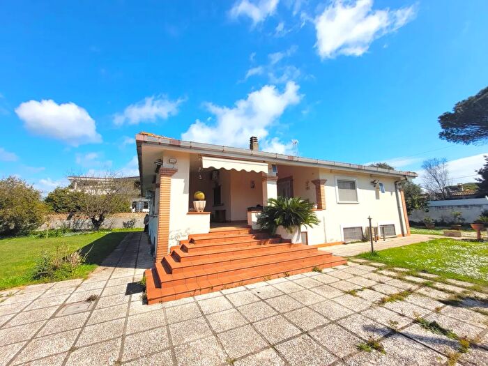 Casa con 7 locali in vendita in Via Passo Porretta, Nettuno