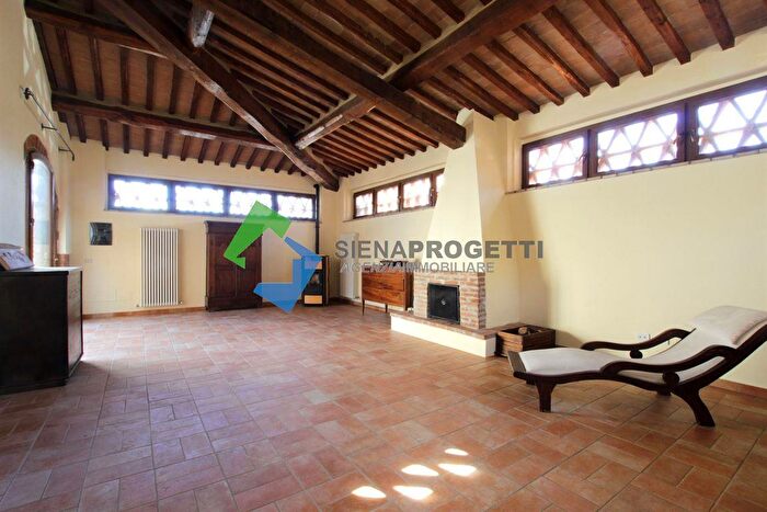 Appartamento con 8 locali in vendita in Monteriggioni