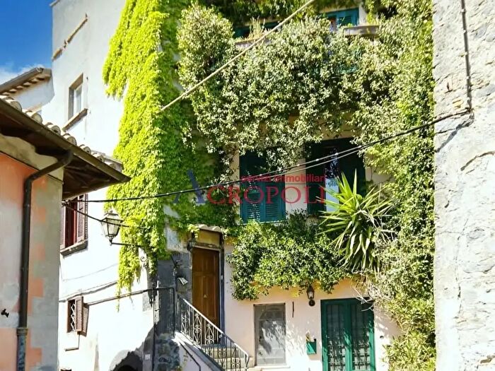 Casa trilocale in vendita in Piazza Padella, Bracciano