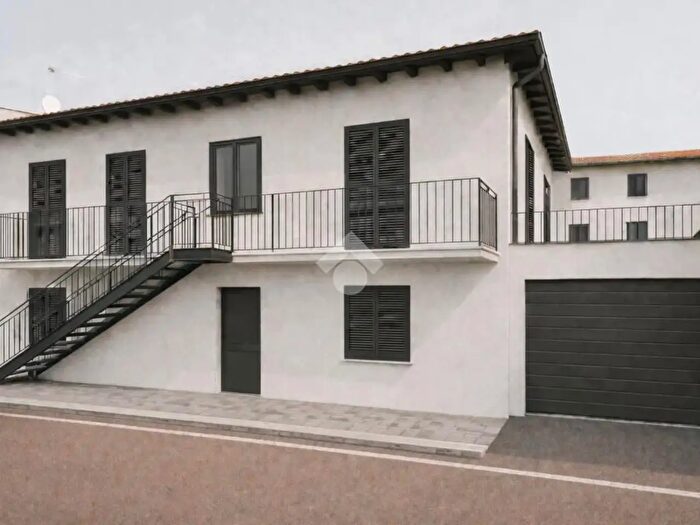 Appartamento bilocale in vendita in Via Alciato, Cantu