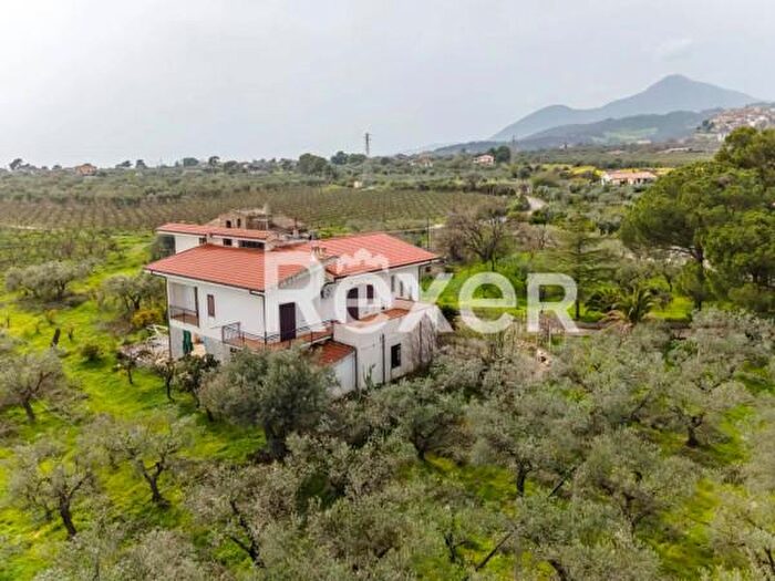 Casa con 6 locali in vendita in Via Pitagora di Samo, Villapiana