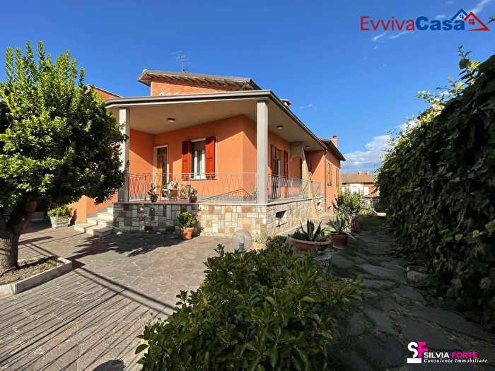 Casa con 13 locali in vendita in Via Roma, Morro DAlba