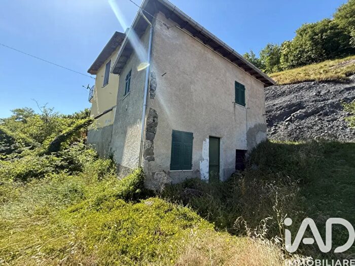 Casa quadrilocale in vendita in Isola Del Cantone