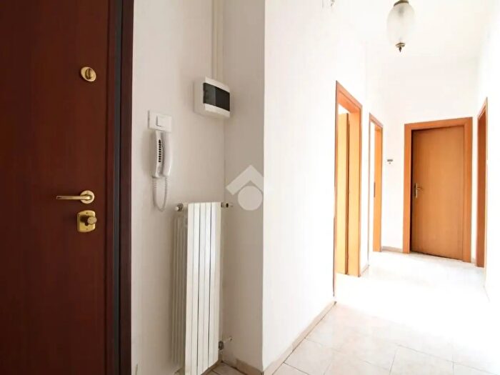 Appartamento trilocale in vendita in Via Carlo Carli, Bologna