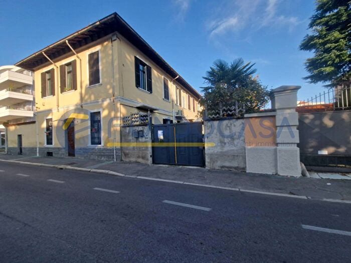 Casa trilocale in vendita in Via Maggio, Legnano