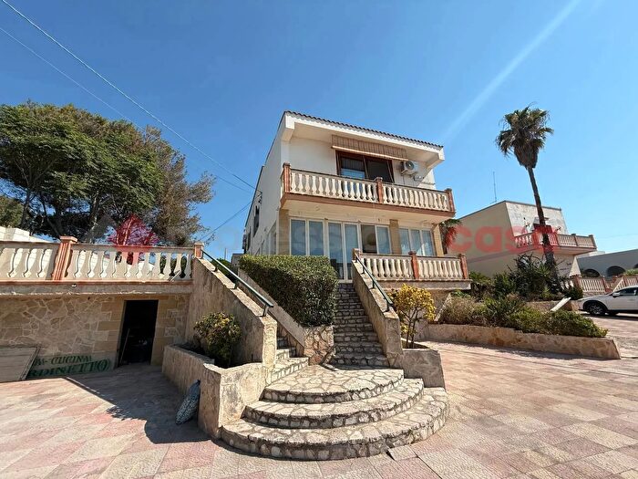 Casa con 5 locali in vendita in Via Litoranea Salentina, Leporano