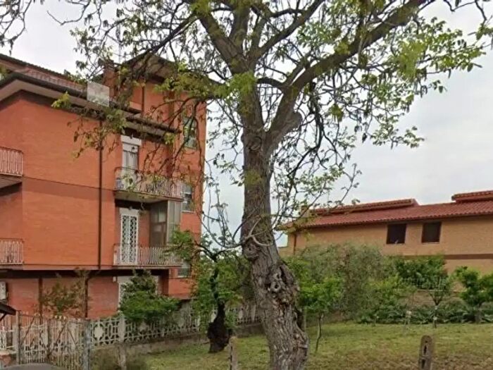 Appartamento quadrilocale in vendita in Via Santo Stefano di Camastra, Roma