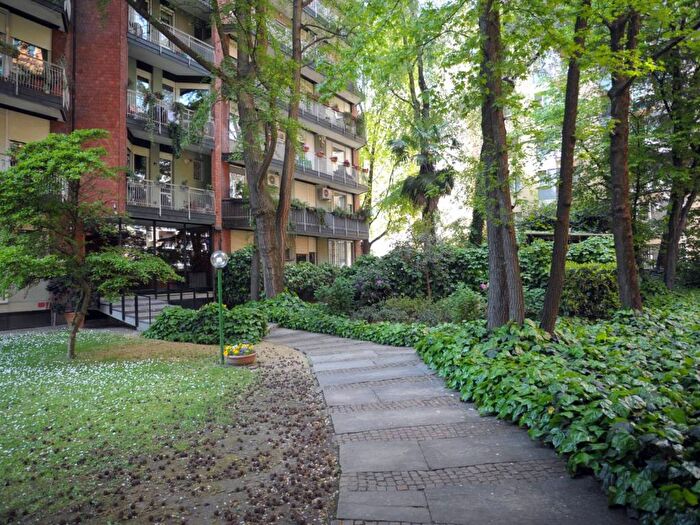 Appartamento trilocale in affitto in Via Claudio Debussy, Piazzale Siena, Milano