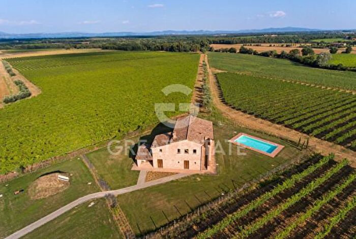 Casa con 6 locali in vendita in Cortona