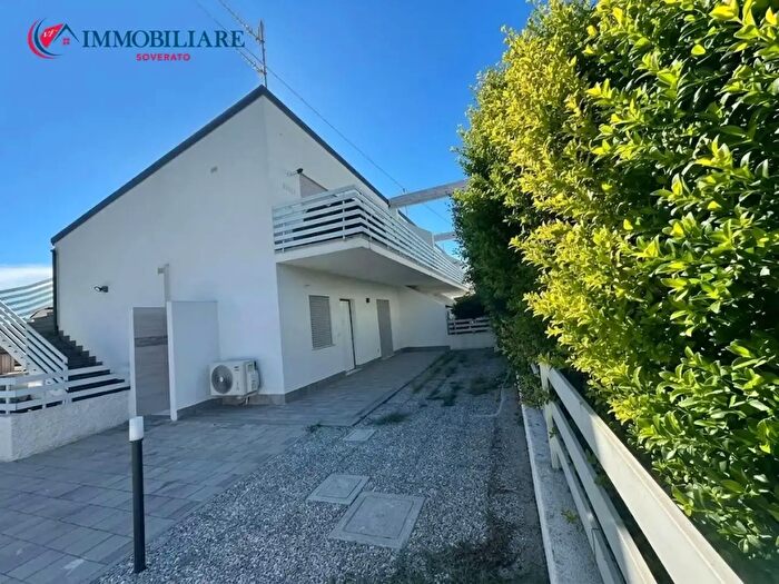 Appartamento trilocale in vendita in Kennedy, Davoli