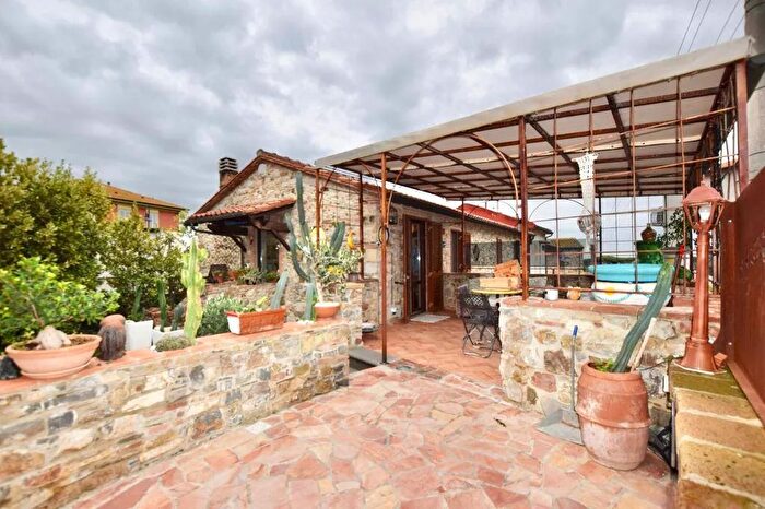 Casa quadrilocale in vendita in Suvereto Livorno, Suvereto