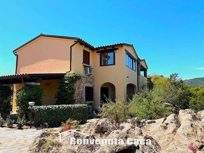 Appartamento trilocale in vendita in Via Cala Girgolu San Teodoro, San Teodoro