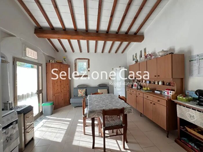 Casa con 6 locali in vendita in Santa Maria A Monte