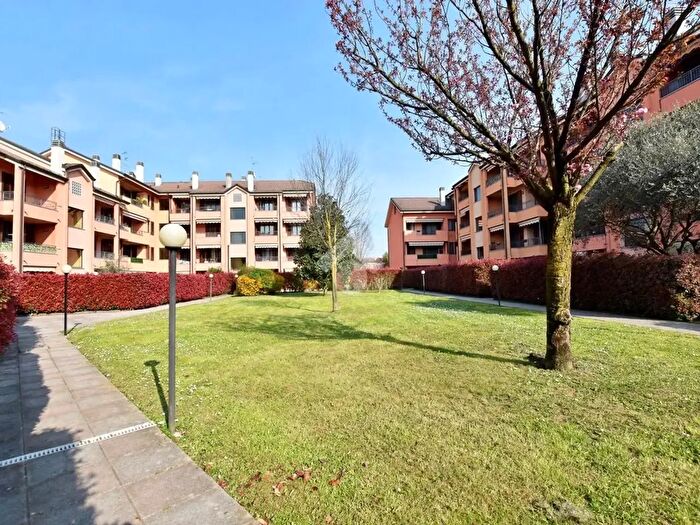 Appartamento trilocale in vendita in Via Aldo Moro, Vignate